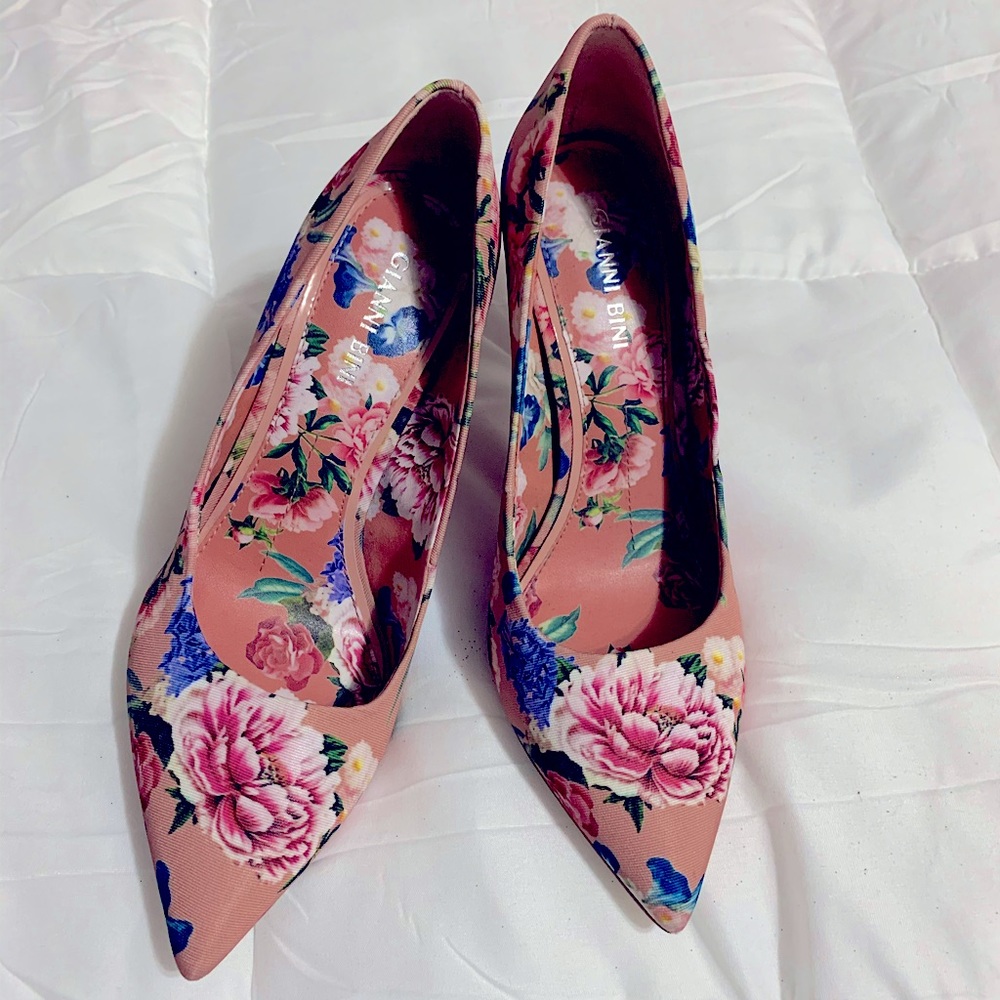 Gianni Bini flower heels